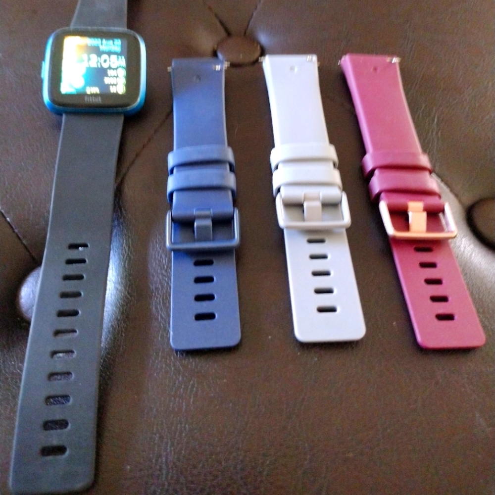 Fitbit Versa Smartwatch with extra bands